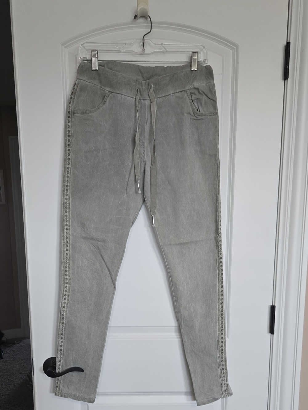 Venti6 Women's Khaki/Gray Drawstring Crinkle Jogger with Side Eyelet Detail